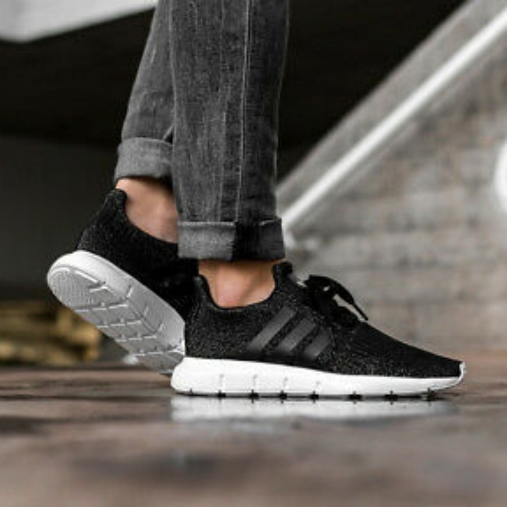 NEW♣️adidas Swift Run - Picture 2 of 8